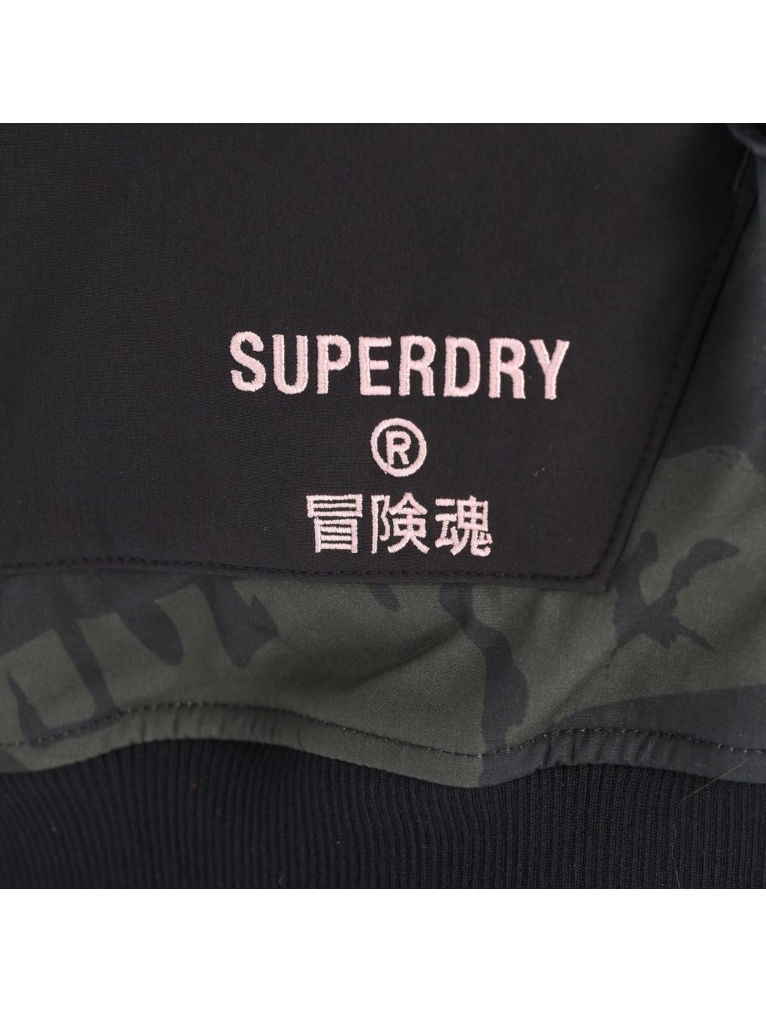 Superdry, Freestyle Tech Overhead Winter Anorak Damen camo grün 